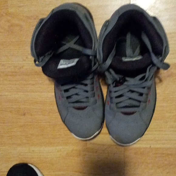Nike Gray and Black Sneakers - Picture 1 of 6